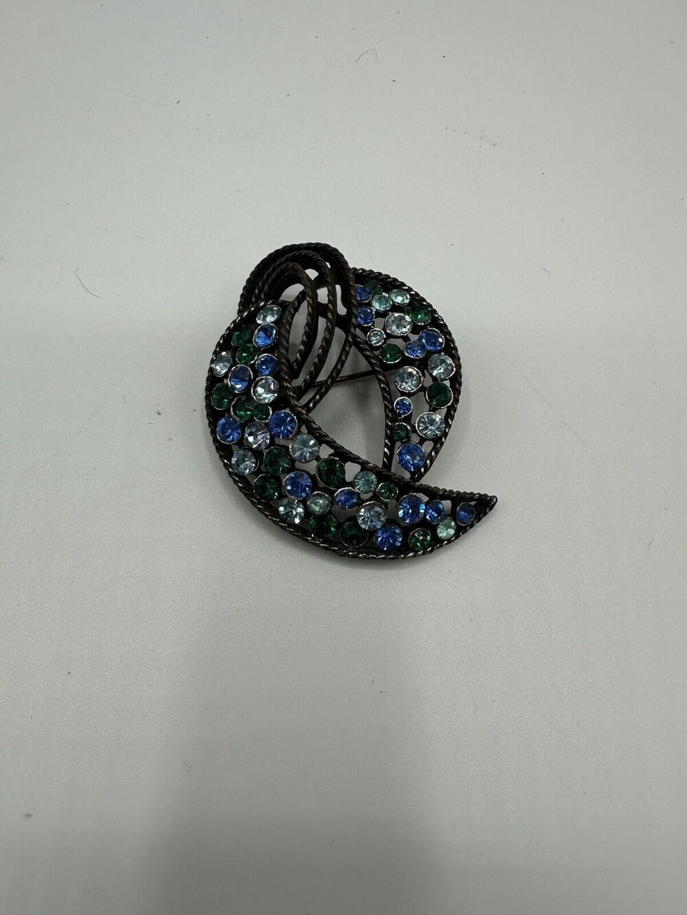 ✨ Vintage Signed Kramer of New York Blue & Green Rhinestone Swirl Brooch ✨